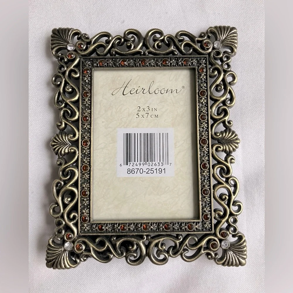 HEIRLOOM Scroll and Mini Faux Gem Detail Photo Frame